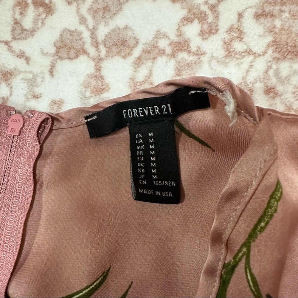 Silky Satin Floral Flowy Romper 🌸 - Picture 3 of 7